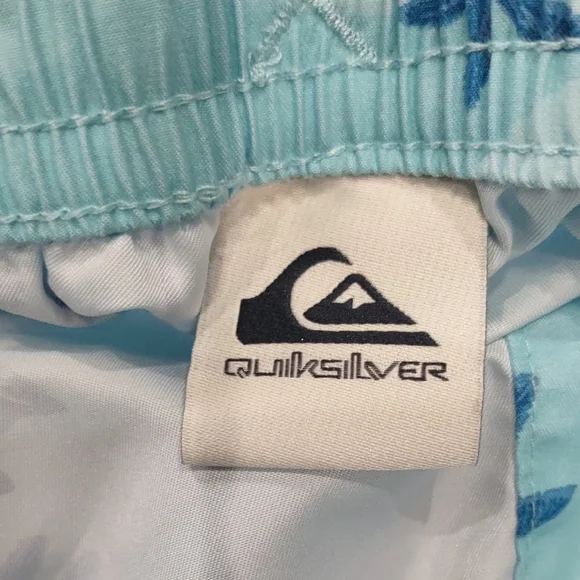 Quiksilver Men's Blue Tropical Print Shorts - Picture 7 of 17